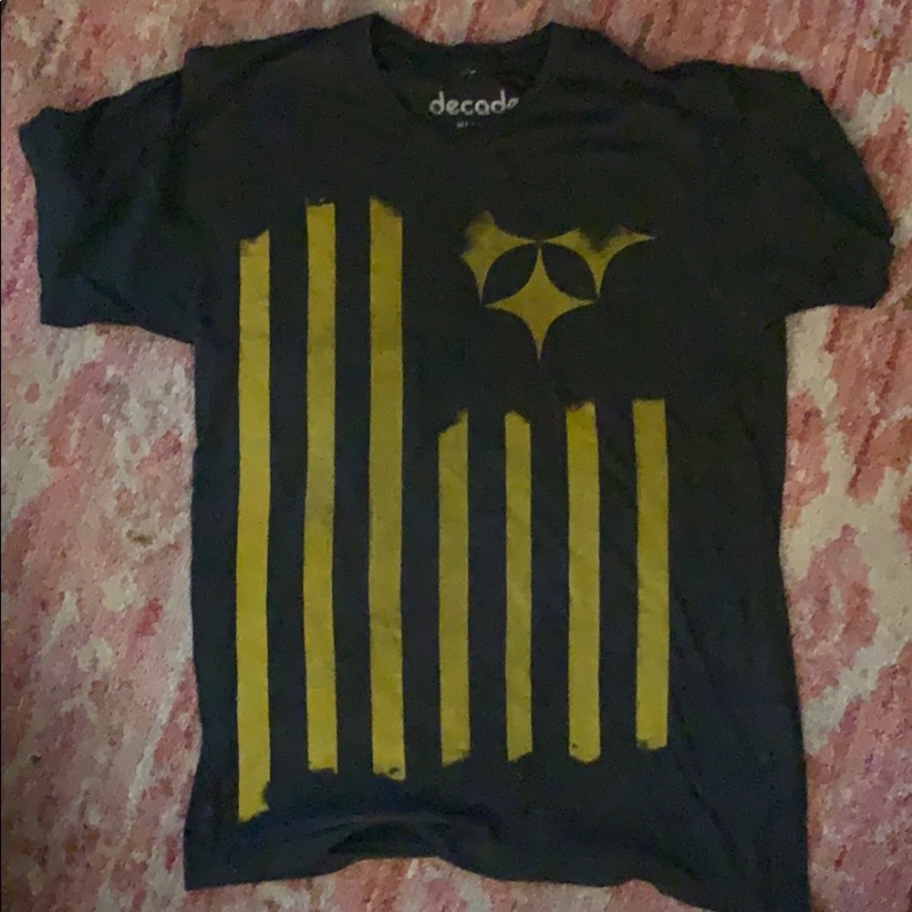 Men’s t shirt size medium